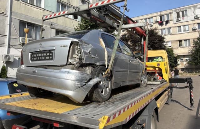 Zeci de mașini abandonate au fost ridicate de pe străzile Constanței în urma unei acțiuni a poliției locale