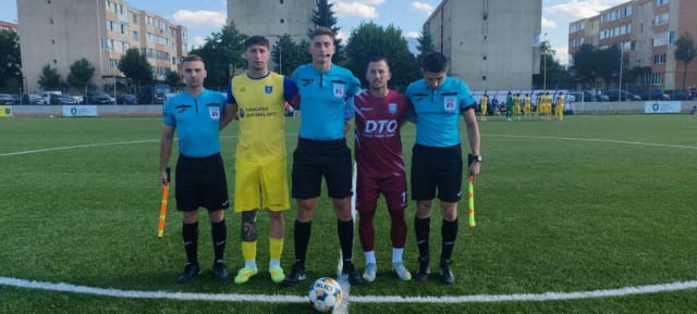 Arbitrii au părăsit terenul la finalul meciului Corona Brașov - ARO Câmpulung: „Probabil au avut o urgență“