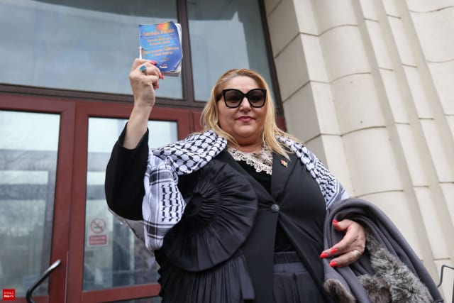 Diana Șoșoacă, implicată într-un accident rutier în Capitală. Eurodeputata a fost transportată la spital