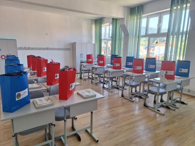 Primăria Săcele oferă ghiozdane gratuite pentru 380 de elevi de clasa I în 2026