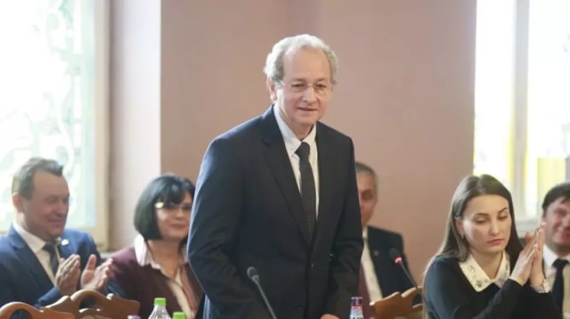 Toma apără cetățenii de onoare care au colaborat cu Securitatea, criticând pe Dan Puric