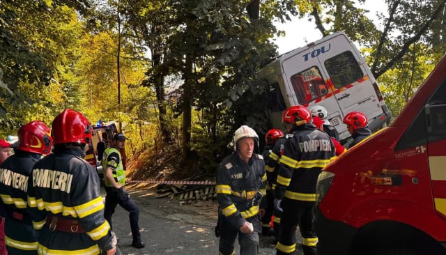 Starea șoferului de 83 de ani implicat în accidentul din Câmpulung rămâne gravă