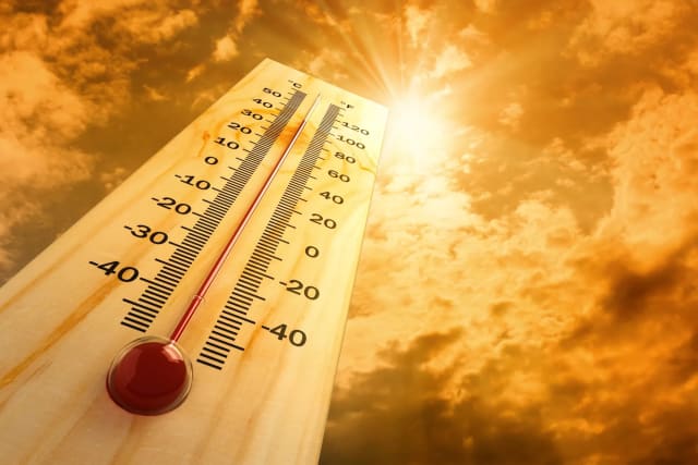 Județul Bacău intră sub cod portocaliu de caniculă: temperaturi extreme și disconfort termic accentuat