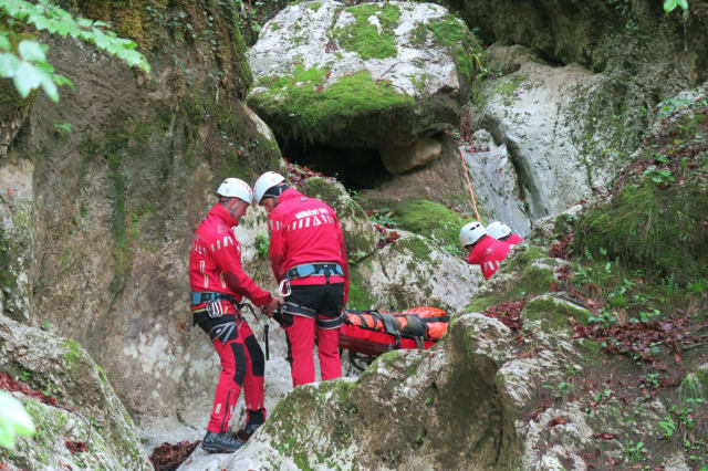 Salvamont a intervenit la aproape 60 de cazuri în ultimele 24 de ore, evacuând trei persoane cu elicopterele SMURD