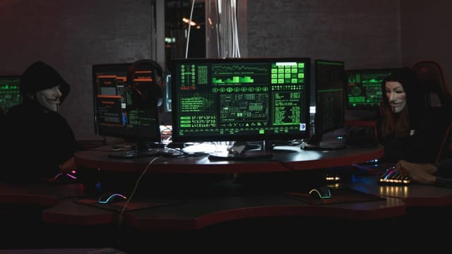 Hacker nord-coreean folosind calculator pentru atac cibernetic