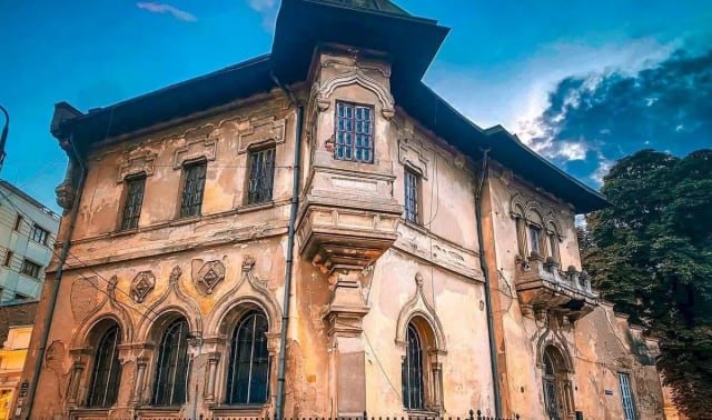 Casa Nicolae Petrașcu din Piața Romană va fi restaurată, dar lucrările sunt blocate