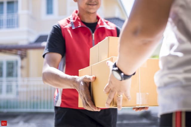 Specialiștii avertizează asupra fraudelor cu identitatea furnizorilor de servicii poștale în 2026