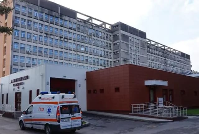 Un bărbat atacat de urs lângă Onești a suferit răni grave, starea sa fiind critică