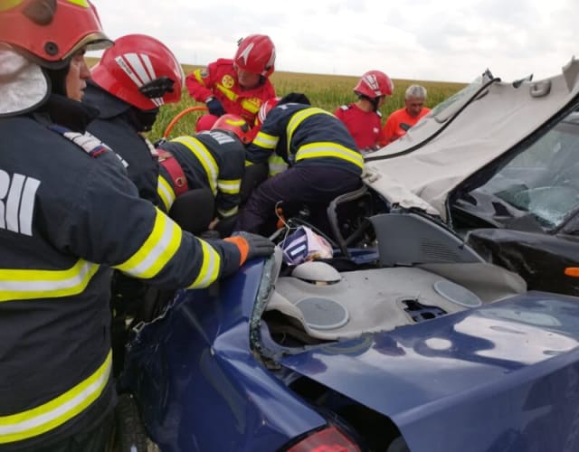 Accident grav pe DN38 între Movilița și Techirghiol: mașina s-a răsturnat, intervin pompierii