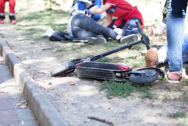 Dr. Alin Gabriel Sterian avertizează asupra riscurilor accidentelor cu trotineta electrică la copii