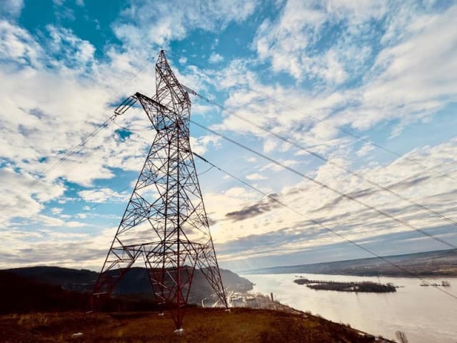 Transelectrica avertizează asupra riscurilor în alimentarea cu energie electrică