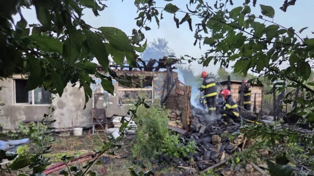 Incendiu la o locuință din Barați: o victimă cu arsuri a fost transportată la spital