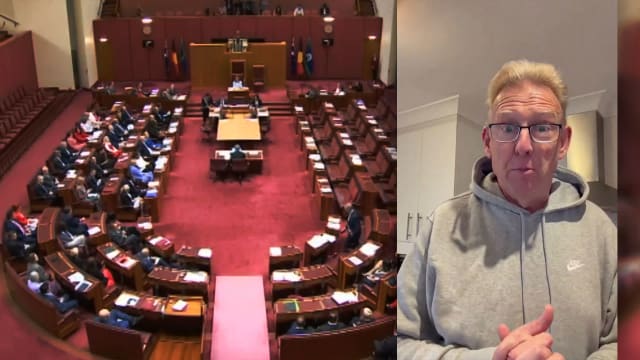 Un politician australian a declanșat un scandal după ce a trimis un mesaj plictisitor în timpul unei ședințe