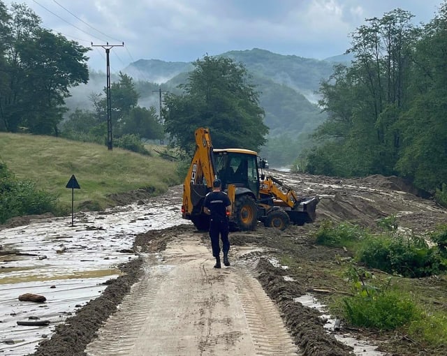 Cod galben de viituri rapide și inundații locale în 26 de județe din România