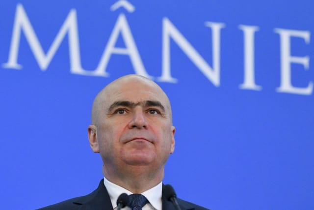 Bolojan: Cetățenii nu vor fi deconectați, Transelectrica va limita consumul marilor fabrici în orele de vârf