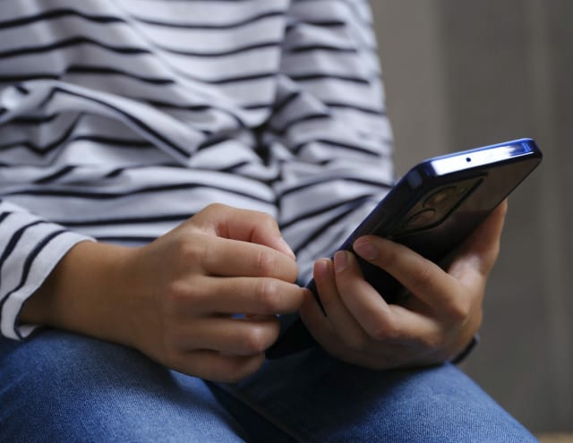 Tabere de detoxifiere digitală pentru adolescenți în Franța: o nouă abordare
