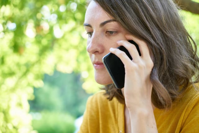 Franța va a interzis apelurile telefonice neașteptate începând cu 11 august 2026