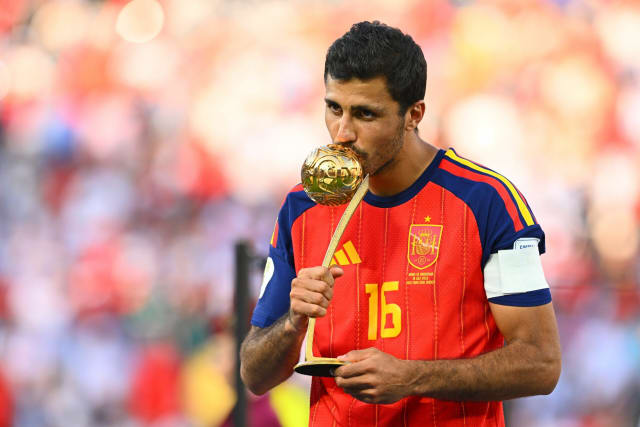 Rodri, căpitanul Spaniei, preferă transferul la Barcelona în negocieri cu Manchester City