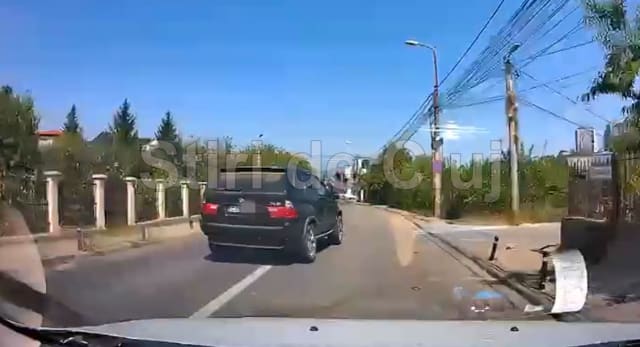 Depășire periculoasă cu BMW-ul pe strada Câmpului din Cluj: șoferul a circulat cu 120-150 km/h