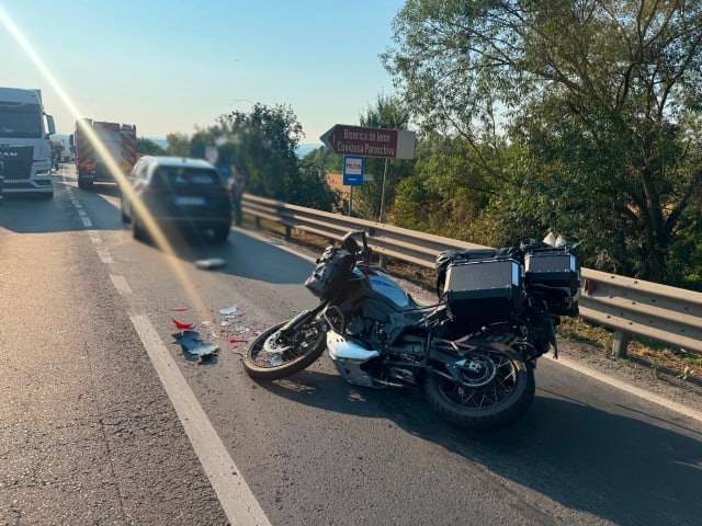 Doi răniți după un accident între motocicletă și autoturism la Margina