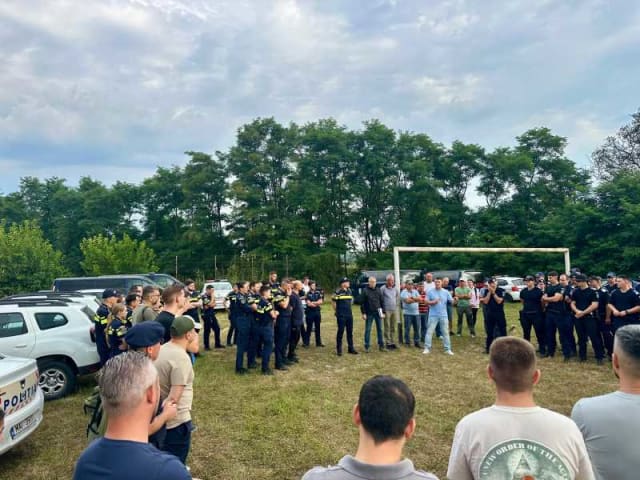 Bacău: Fata de 11 ani din Parava, găsită în siguranță după căutări cu elicopter, drone și câini de urmă