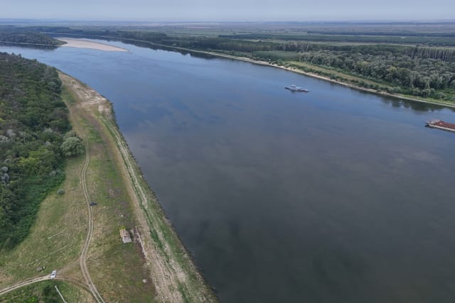 navă cargo blocată pe Dunăre în apropiere de Ruse