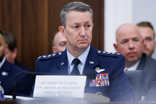 Generalul Dan Caine în discuții strategice despre războiul cu Iranul
