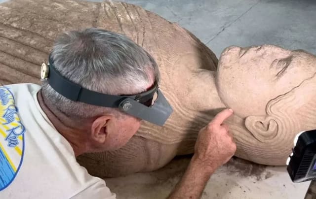 Două statui monumentale, scoase la lumină în Turcia în doar câteva zile, una reprezentând pe zeul medicinei