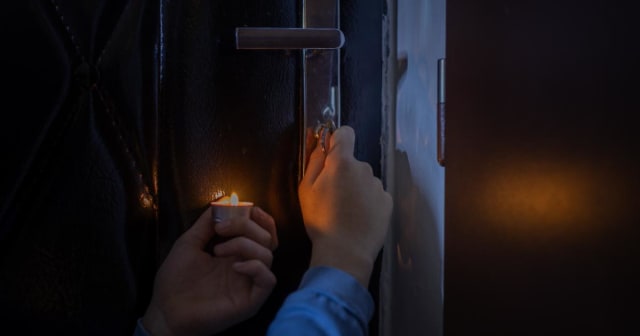 Comuna din România unde zeci de familii trăiesc fără curent. Chisăliță: „E un flagel absurd”