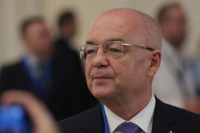 Emil Boc cere reglementarea conținutului de pe rețelele sociale după atacul asupra ambulanței în Cluj