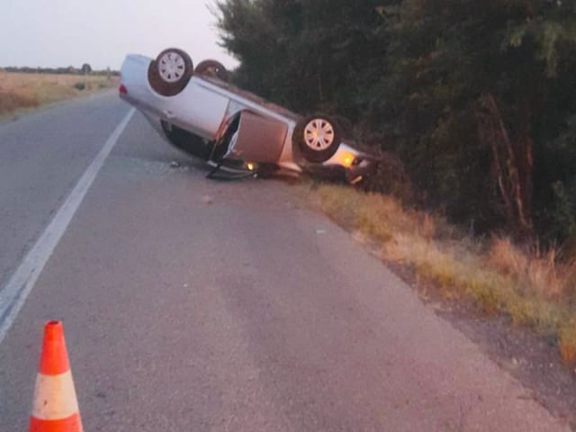 Un șofer s-a răsturnat cu mașina pe DN 59B în Timiș miercuri dimineața