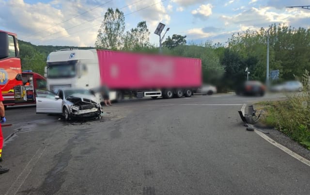 Accident grav cu 2 victime pe DN1 în Cluj: impact între un TIR și un autoturism