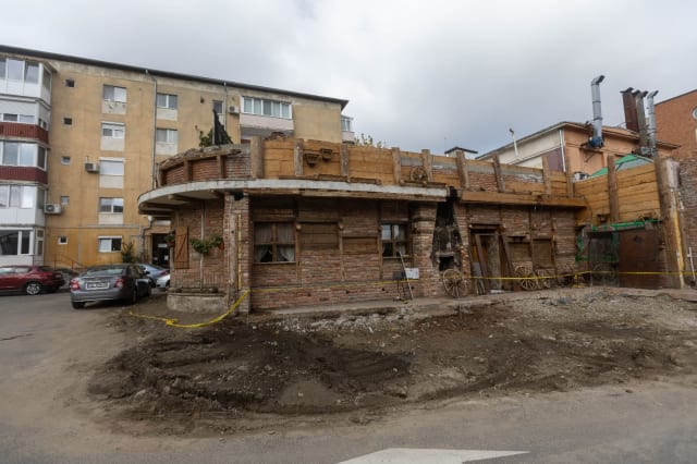 Judecătorii au anulat dispoziția lui Dominic Fritz privind demolarea terasei din Complexul Dinar