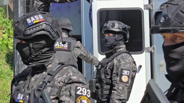 Un bărbat arestat după ce a schingiuit un cal în județul Suceava