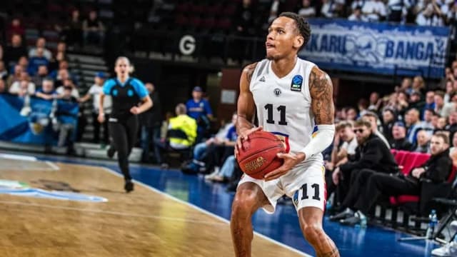 Noul jucător de la U-BT Cluj, Daron Russell, a fost prezentat oficial la echipa turcă Anadolu Efes
