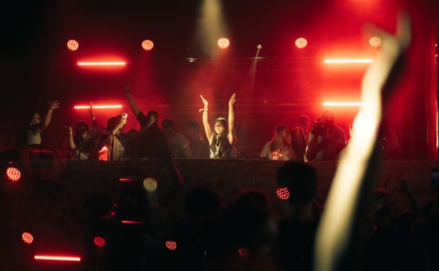 Tânăra DJ română „DJ MĂ-TA” a fost invitată la Sziget 2026, festivalul din Ungaria