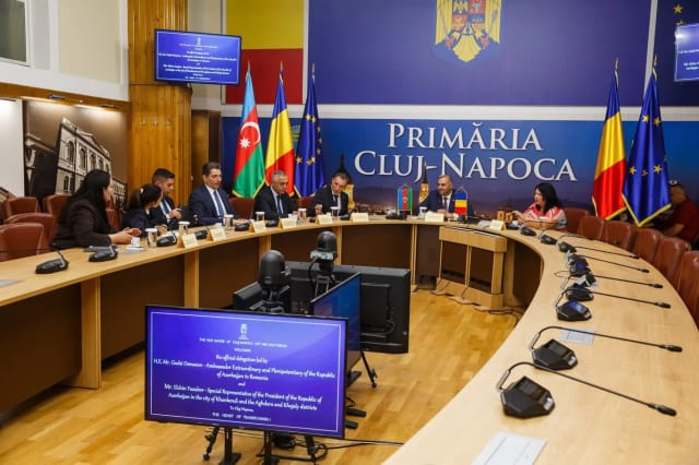 Ambasadorii Republicii Moldova și Azerbaidjan au vizitat Primăria Cluj-Napoca pentru colaborări internaționale