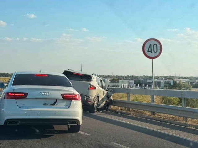 Patru persoane au fost rănite într-un accident lângă Timișoara în această seară