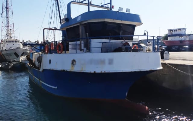Polițiștii de frontieră au prins pescadorul la traulare, la 8 metri adâncime în Delta Dunării