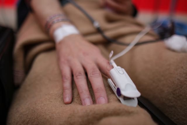 Mii de pacienți din România ocupă paturi de terapie intensivă și oncologie, deși statul nu le oferă îngrijire adecvată