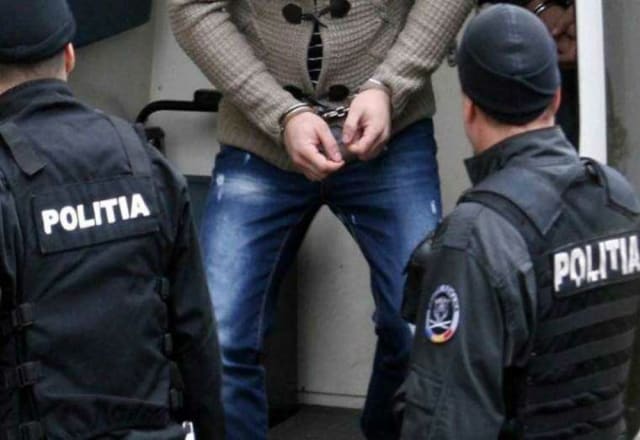 Un bărbat a fost arestat preventiv după ce a agresat doi jandarmi la metroul Basarab