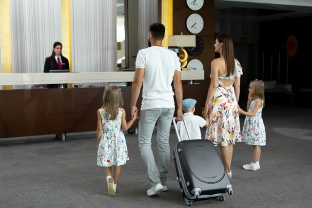 Familii rămân fără cazare în Bulgaria după reclamație pentru ploșnițe