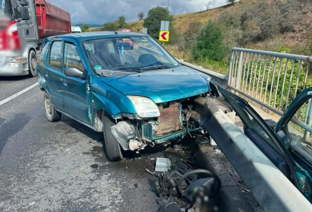 Un șofer de 71 de ani a pierdut controlul volanului și a ajuns în parapet pe DN1-E60 din Cluj