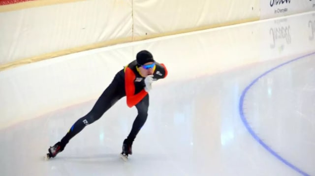 Tudor Debu, tânărul patinator din Brașov, continuă să performeze în ciuda condițiilor precare
