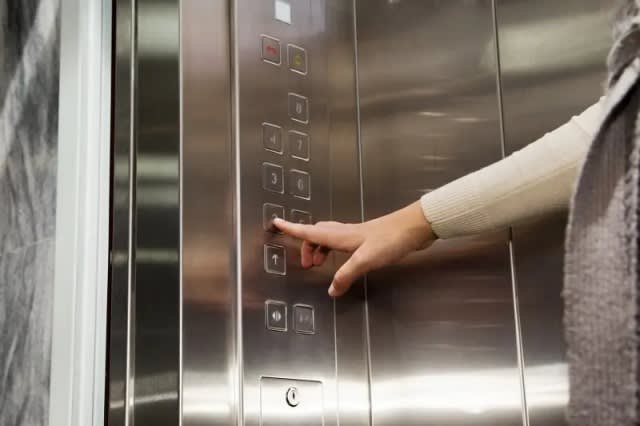 Proiect pilot pentru montarea lifturilor în blocurile vechi cu 3 și 4 etaje din România