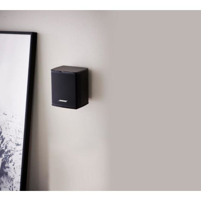 Sistem home cinema în living mic, boxe și televizor