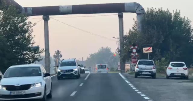 Autoritățile din Timișoara recomandă închiderea ferestrelor din cauza fumului din Serbia