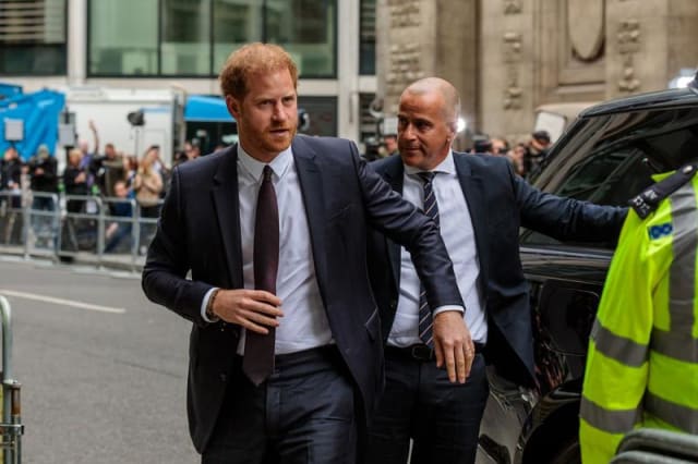 Prințul Harry și Elton John, obligați să plătească 13 milioane de dolari după pierderea procesului cu Daily Mail
