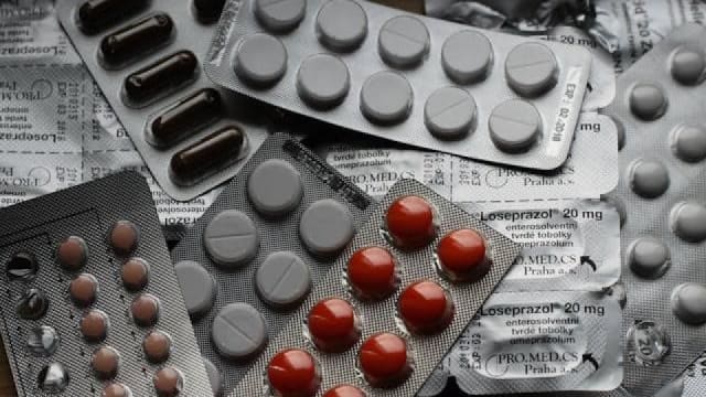 Opt asociații de pacienți cer premierului Bolojan să asigure acces real la medicamente în reducerea cheltuielilor