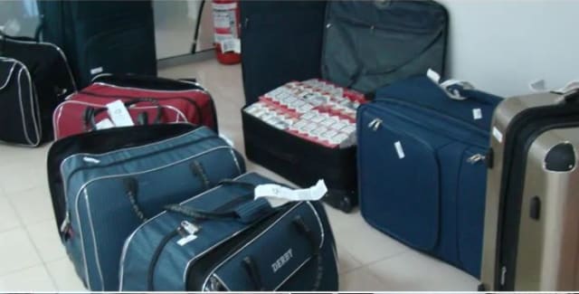 Captură-record pe Aeroportul Cluj: trei pasageri aveau zeci de mii de țigări ascunse în bagaje